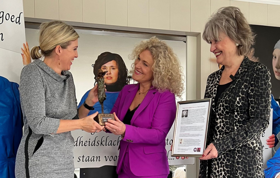 Mirjam Kaijer wint de Vrouw in Media Award 2022 Landelijk.
